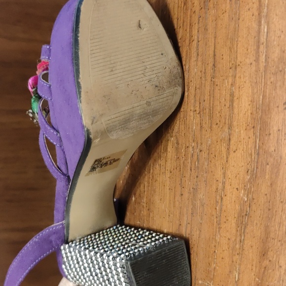 Betsey Johnson size 6 heels - Picture 5 of 6